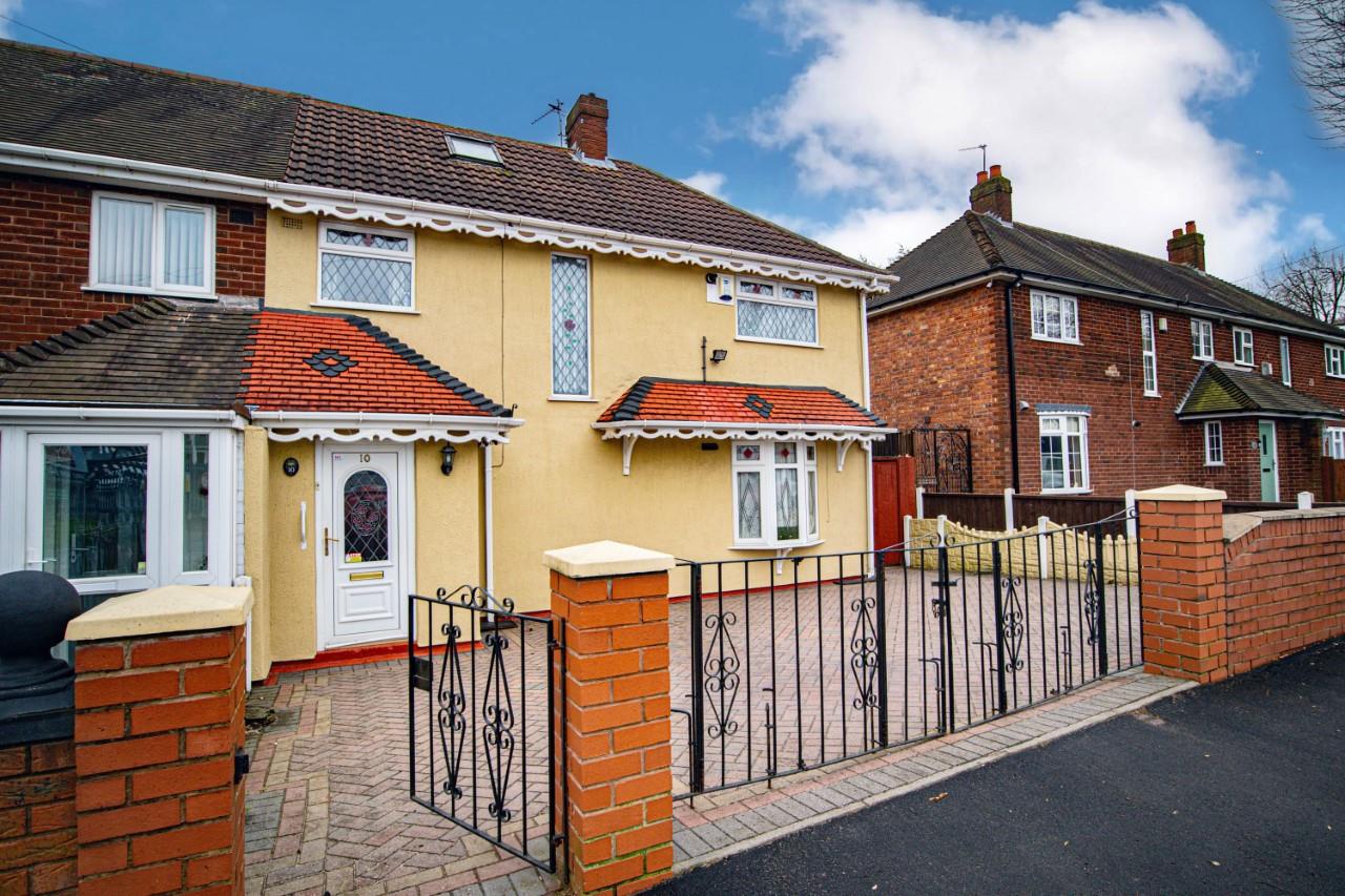 3 Bedroom Property For Sale in Wednesbury £160,000